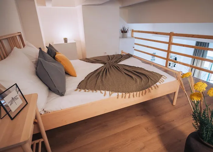 Chic Duplex In Historic Center & Netflix *